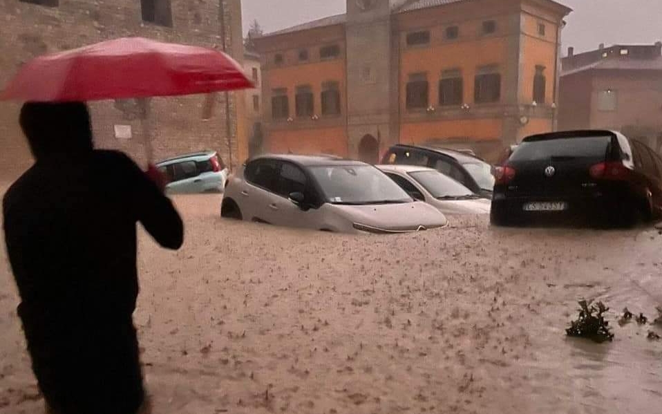 Alluvione nelle Marche, si contano almeno 9 morti