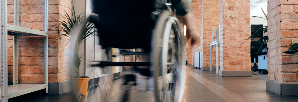 Disabilità: scuole più inclusive ma le barriere architettoniche sono un problema irrisolto 